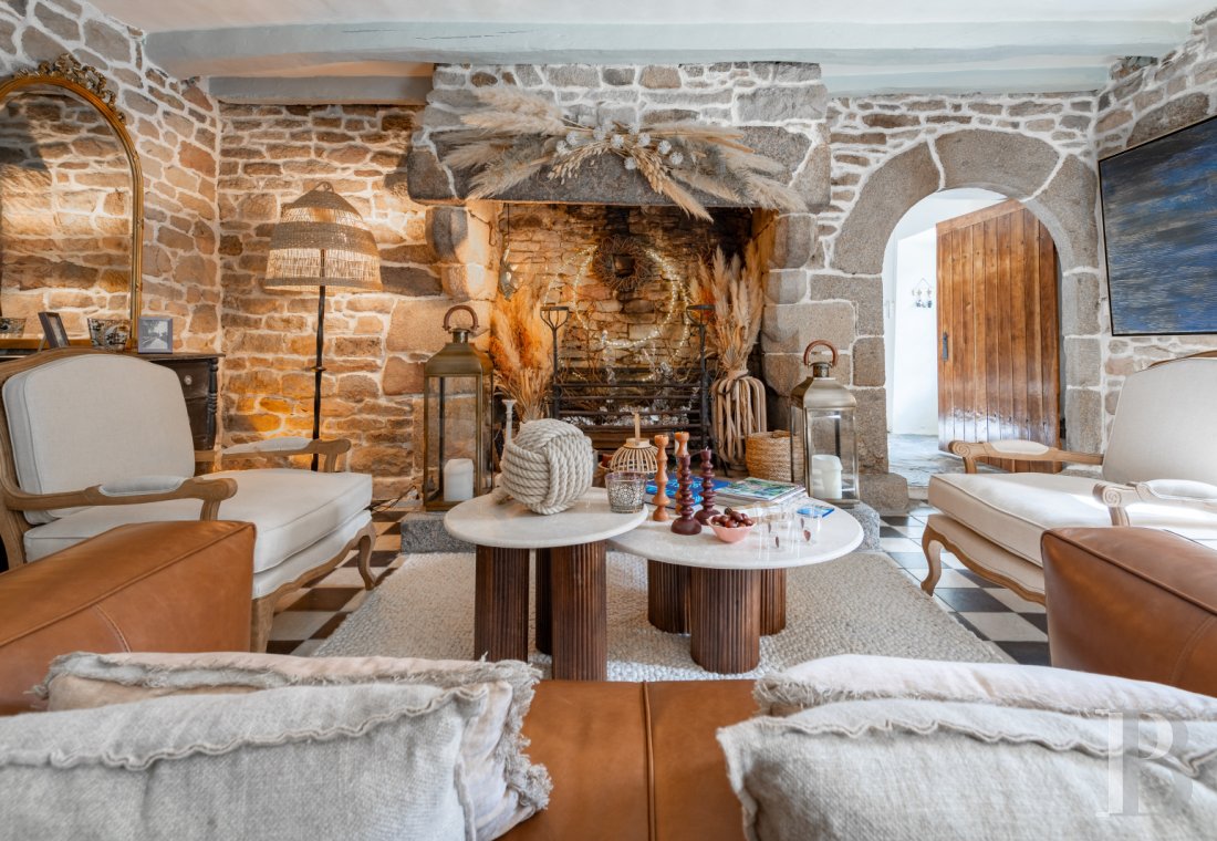 A 17th century manor house with a walled garden, in the heart of the village of Lanildut on the tip of Finistère - photo  n°14